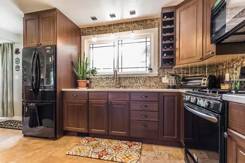 5222 Bromley Road, Burlington, ON L7L 3E9