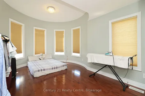 25 Ingleborough Drive, Brampton, ON L6X 0Y1