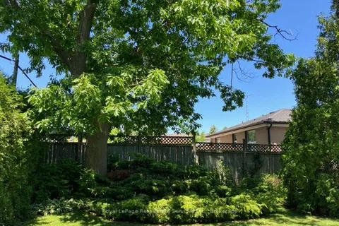 438 Sandmere Place, Oakville, ON L6L 4G4