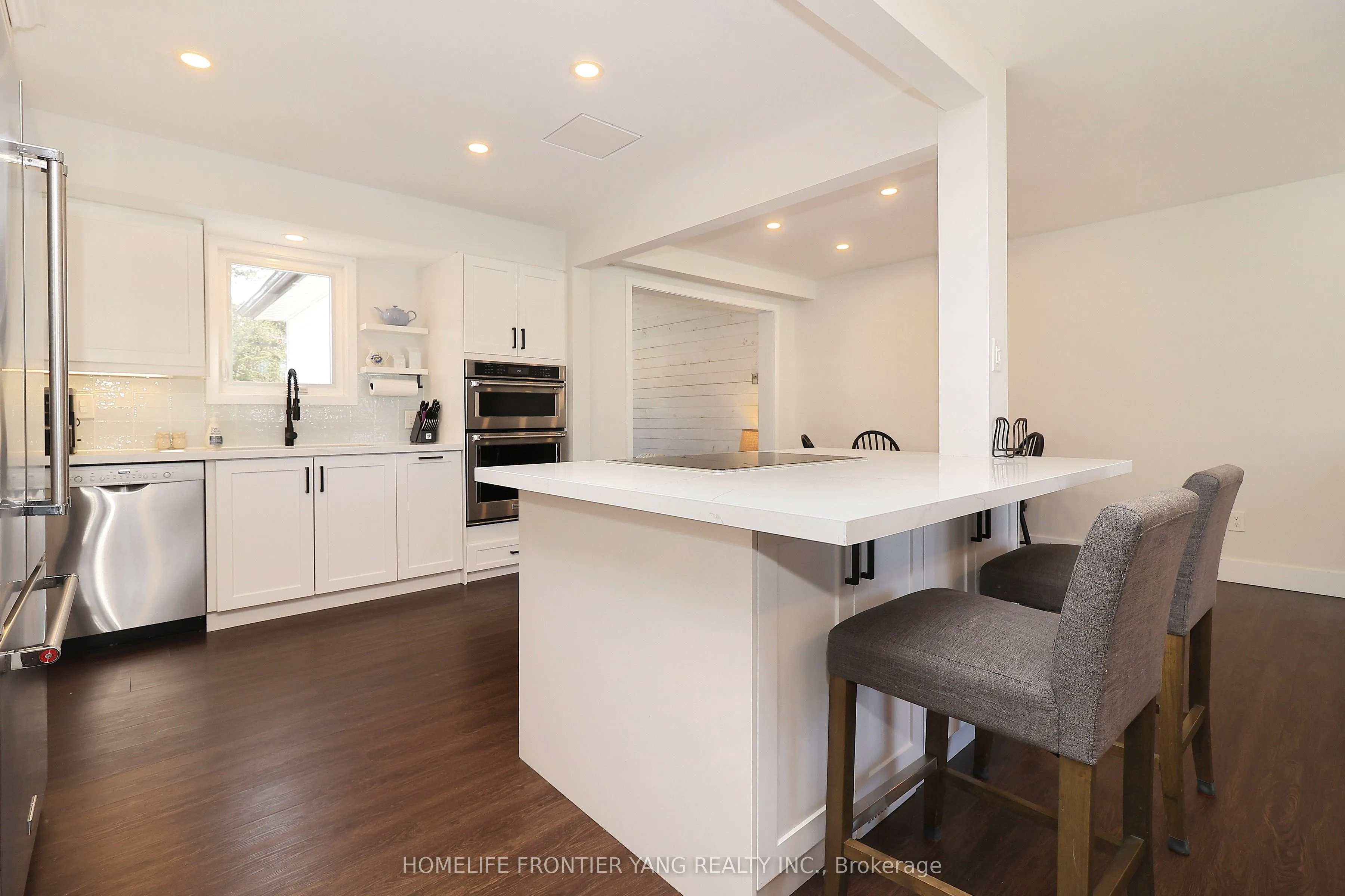 587 Wilene Drive, Burlington, ON L7L 2B3