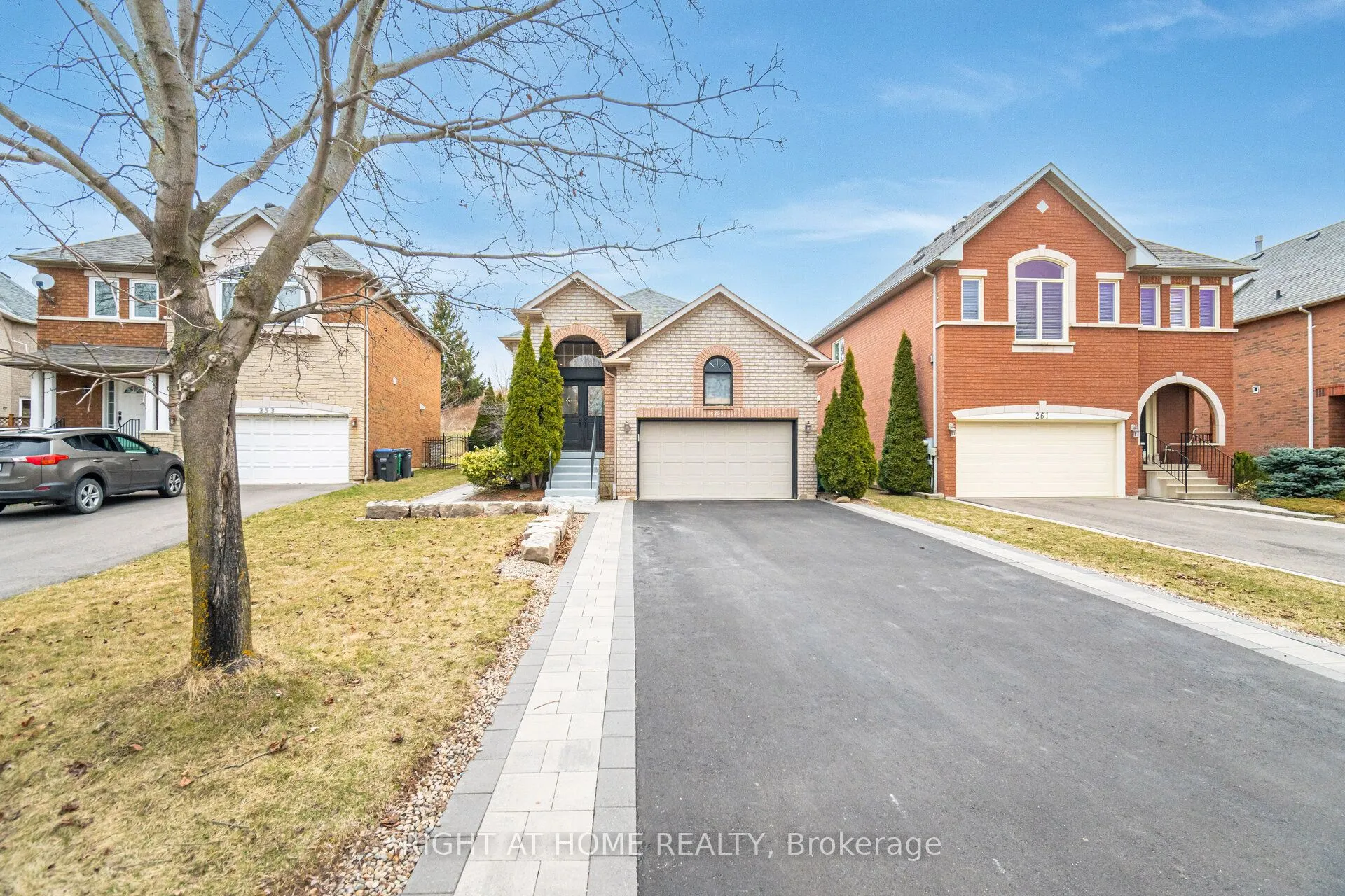 257 Anthony Avenue, Mississauga, ON L4Z 3V4