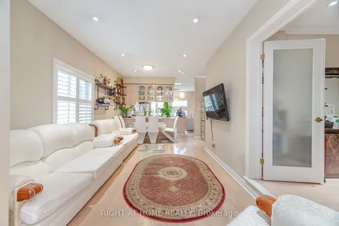 257 Anthony Avenue, Mississauga, ON L4Z 3V4