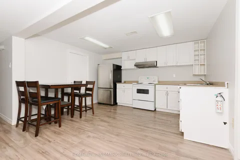 3233 Ibbetson Crescent, Mississauga, ON L5C 1Z1