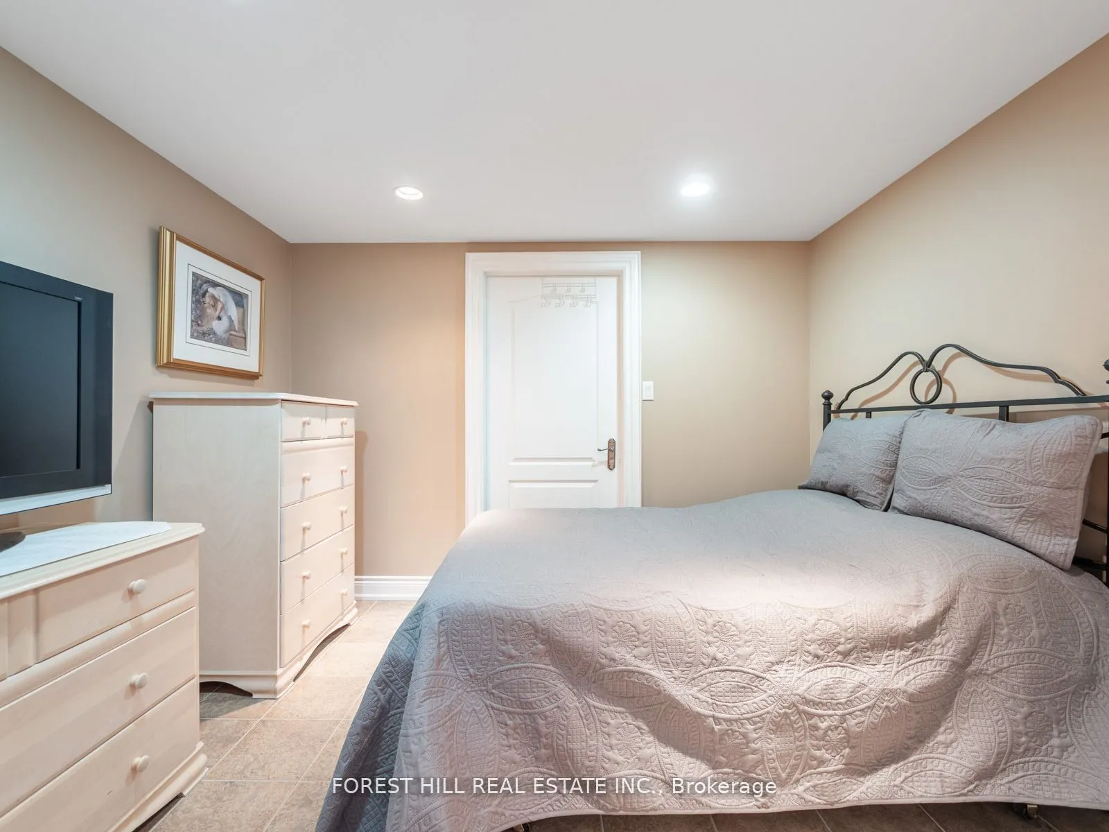 18 Highland Hill, Toronto, ON M6A 2P8