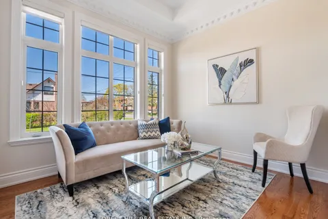 18 Highland Hill, Toronto, ON M6A 2P8