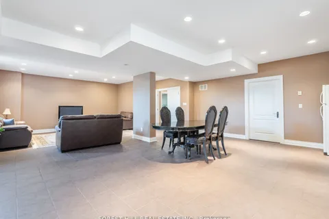 18 Highland Hill, Toronto, ON M6A 2P8