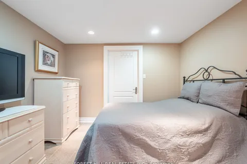 18 Highland Hill, Toronto, ON M6A 2P8