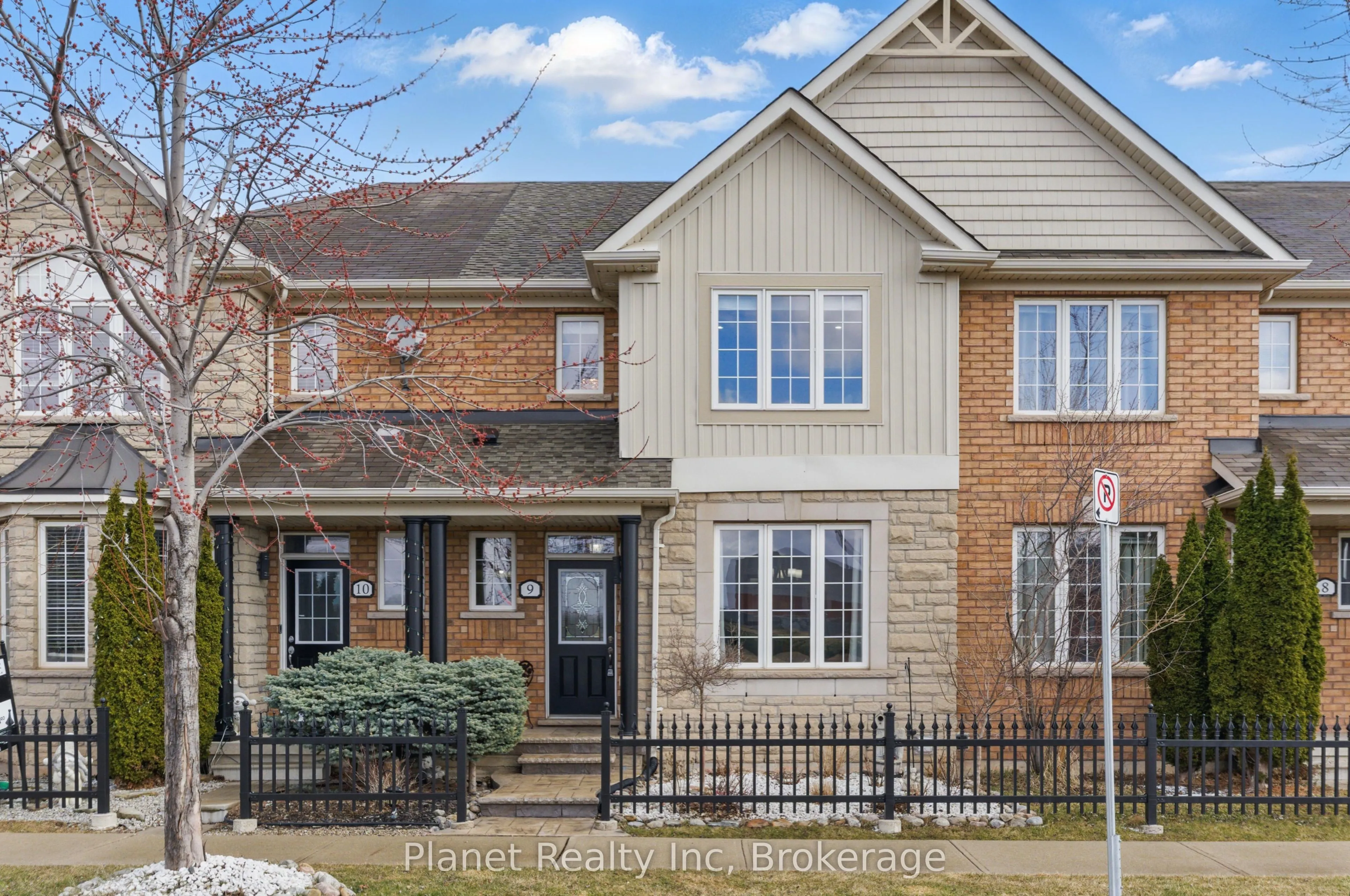 651 Farmstead Drive, Milton, ON L9T 7W2
