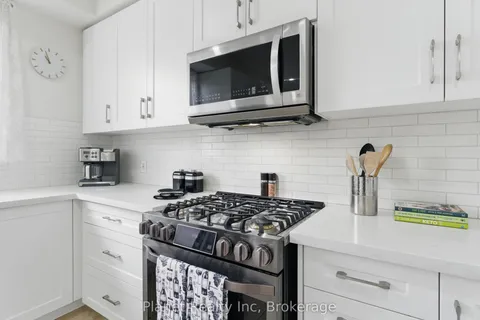 651 Farmstead Drive, Milton, ON L9T 7W2