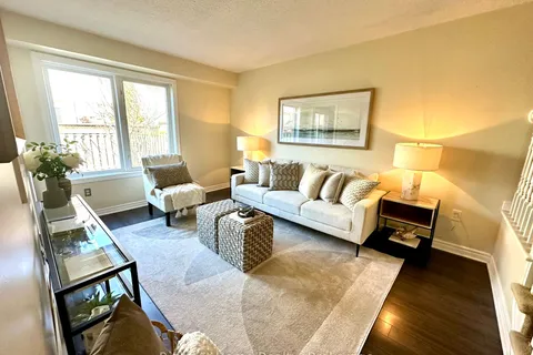 4055 Forest Run Avenue, Burlington, ON L7M 5B8
