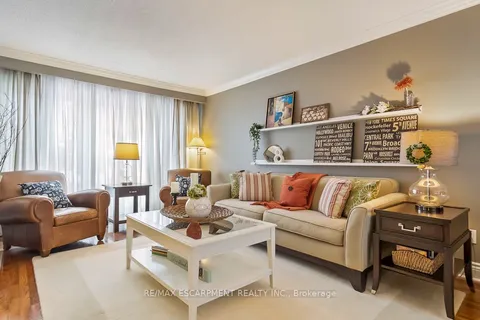 1580 WOODEDEN Drive, Mississauga, ON L5H 3S5