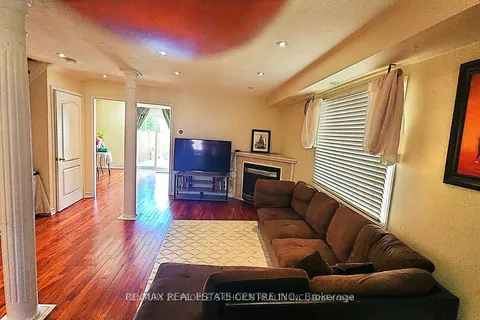 717 Dolly Bird Lane, Mississauga, ON L5W 1C7