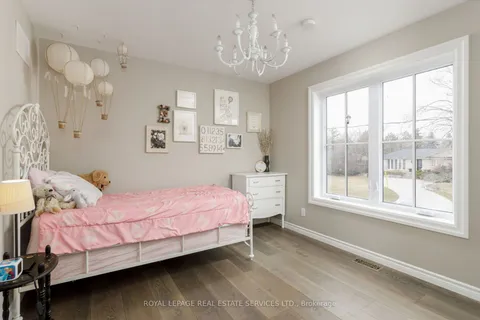 2088 Saxon Road, Oakville, ON L6L 2V2