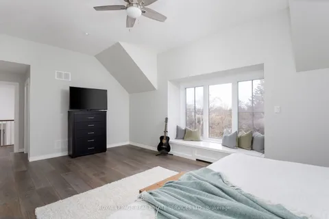 2088 Saxon Road, Oakville, ON L6L 2V2