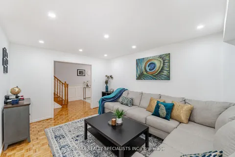 8 Drayglass Court, Brampton, ON L6Z 4E9