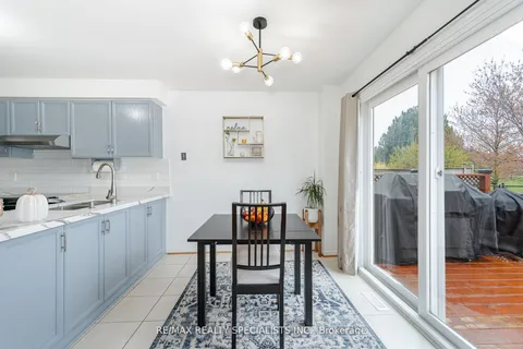 8 Drayglass Court, Brampton, ON L6Z 4E9