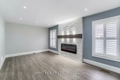 1136 Springwater Crescent, Mississauga, ON L5V 1G3