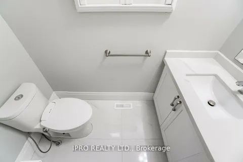 1136 Springwater Crescent, Mississauga, ON L5V 1G3