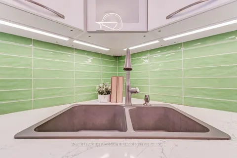 9 Strathdee Drive, Toronto, ON M9R 1A5