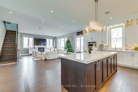 18 Ash Crescent, Toronto, ON M8W 1E3