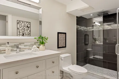 1045 Fair Birch Drive, Mississauga, ON L5H 1M4