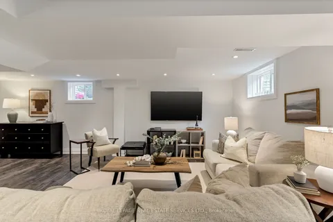 1045 Fair Birch Drive, Mississauga, ON L5H 1M4
