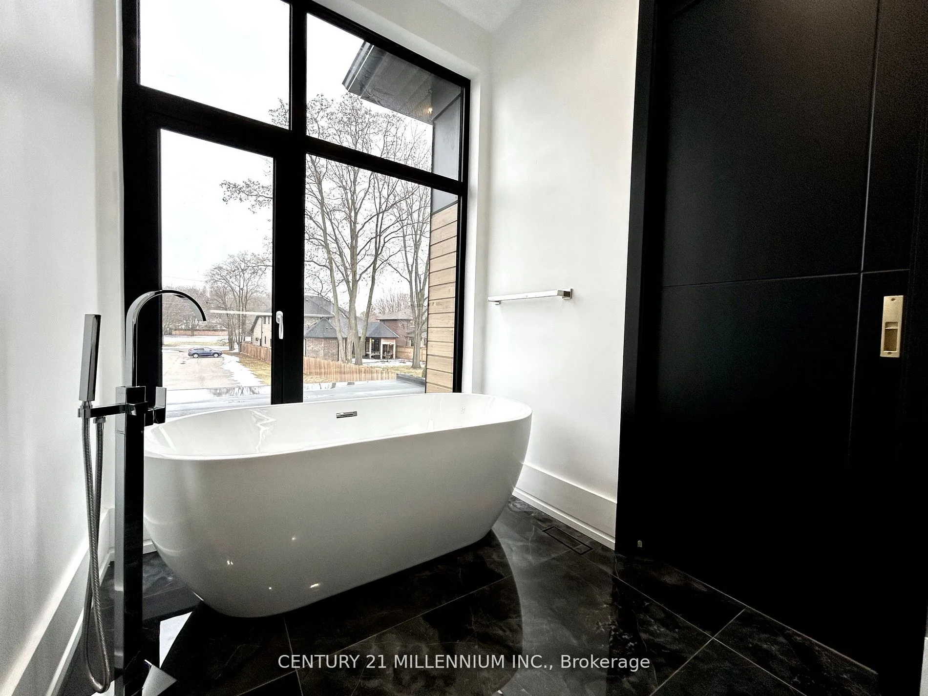 318 Tuck Drive, Burlington, ON L7L 2R3