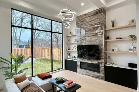 318 Tuck Drive, Burlington, ON L7L 2R3