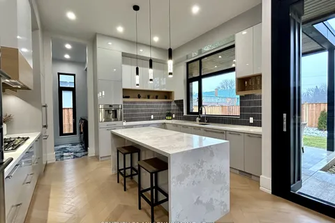 318 Tuck Drive, Burlington, ON L7L 2R3