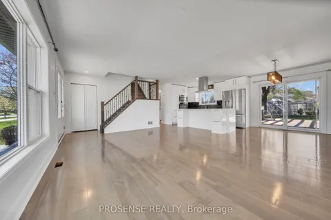 8 Vanderbrent Crescent, Toronto, ON M9R 3W8