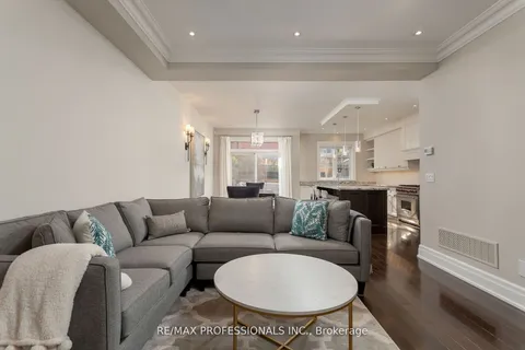 1212 Royal York Road, Toronto, ON M9A 4B6