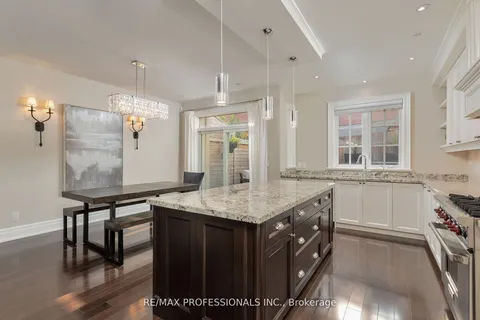1212 Royal York Road, Toronto, ON M9A 4B6