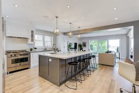 399 Lake Promenade, Toronto, ON M8W 1C3