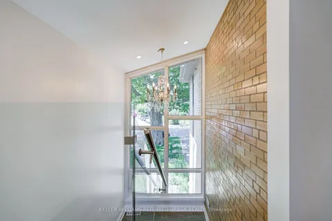 399 Lake Promenade, Toronto, ON M8W 1C3