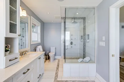 399 Lake Promenade, Toronto, ON M8W 1C3