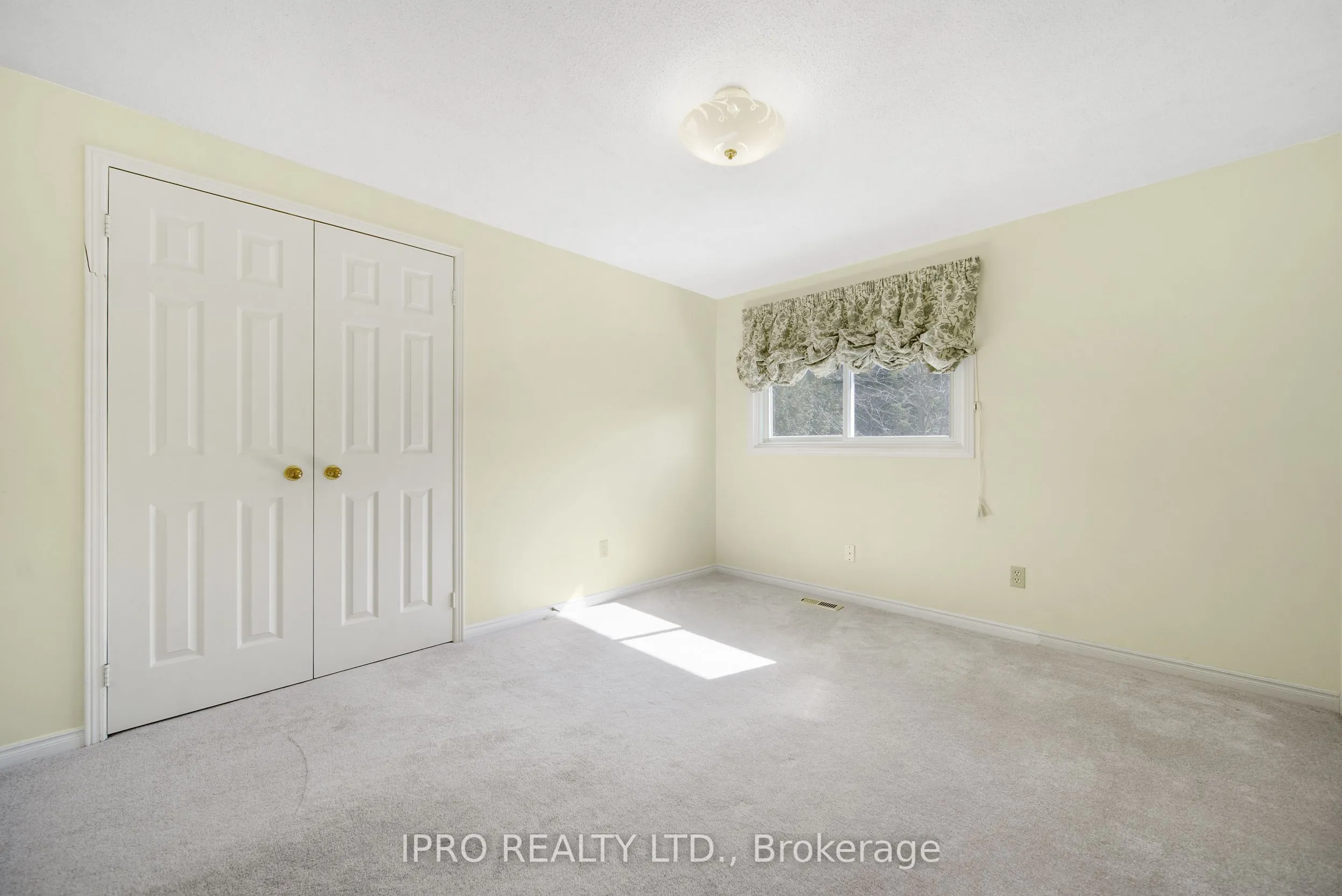 124 Barr Crescent, Brampton, ON L6Z 3C8