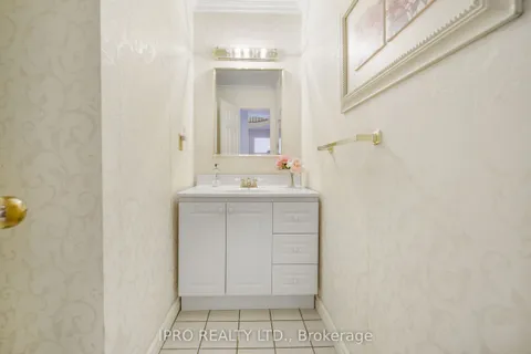 124 Barr Crescent, Brampton, ON L6Z 3C8