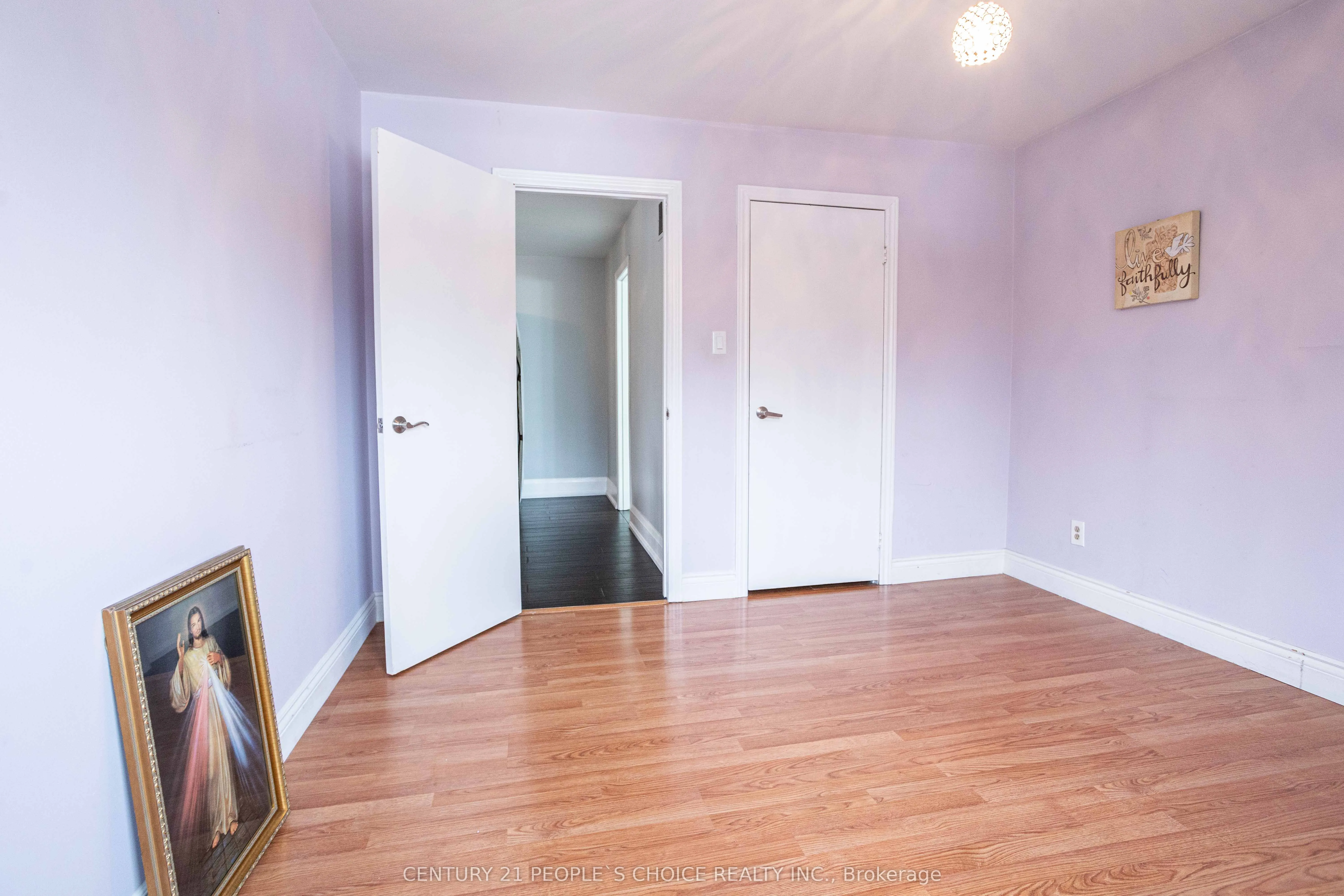 32 Madrid Crescent, Brampton, ON L6S 2X4
