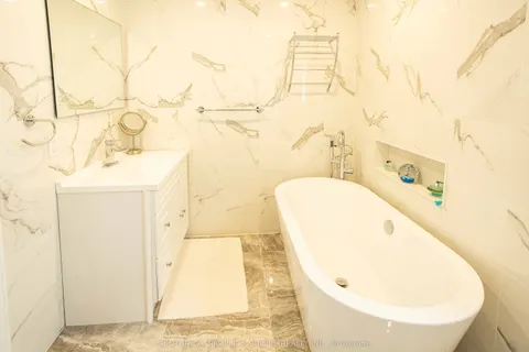 32 Madrid Crescent, Brampton, ON L6S 2X4