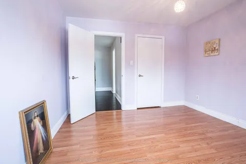 32 Madrid Crescent, Brampton, ON L6S 2X4