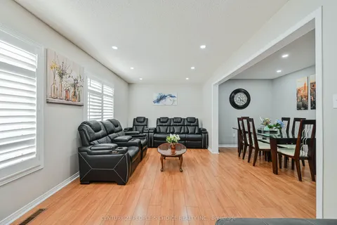 4 Domenico Crescent, Brampton, ON L6P 1H5