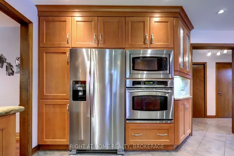 1412 Carmen Drive, Mississauga, ON L5G 3Z1