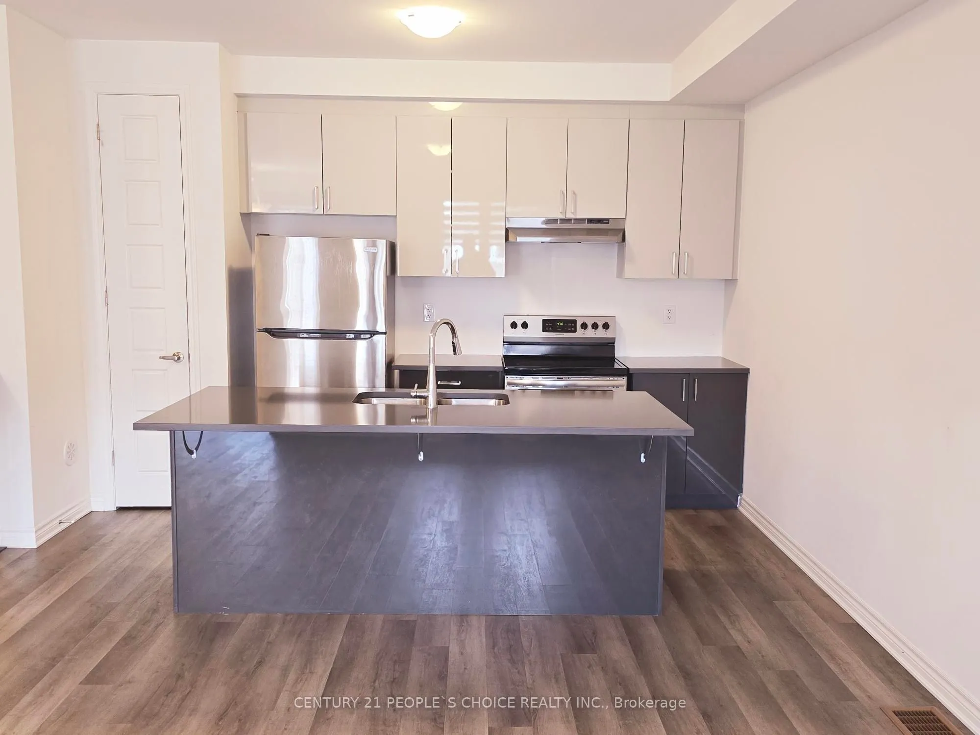 Att/Row/Townhouse kitchen at 1563 Moira Crescent Milton