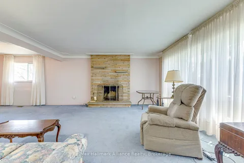 1515 Burloak Drive, Oakville, ON L6M 4J7