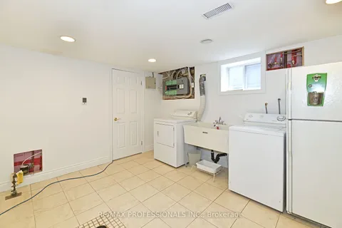 19 Charleston Road, Toronto, ON M9B 4M6