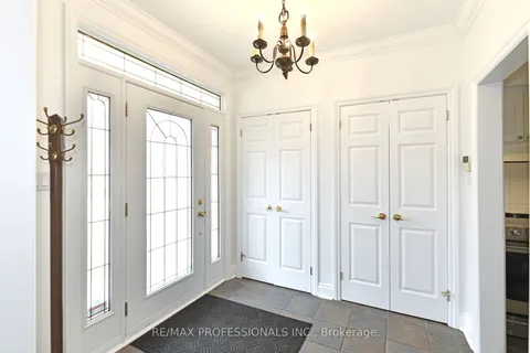 19 Charleston Road, Toronto, ON M9B 4M6