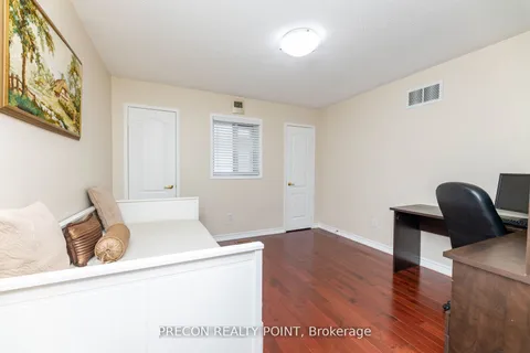 5730 Macphee Road, Mississauga, ON L5M 7B2