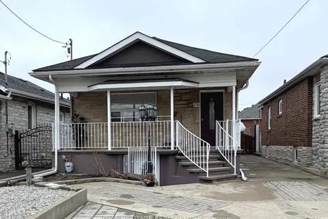 92 Foxwell Street, Toronto, ON M6N 1Z5