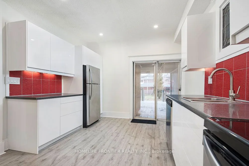 46 Cowan Avenue, Toronto, ON M6K 2N4