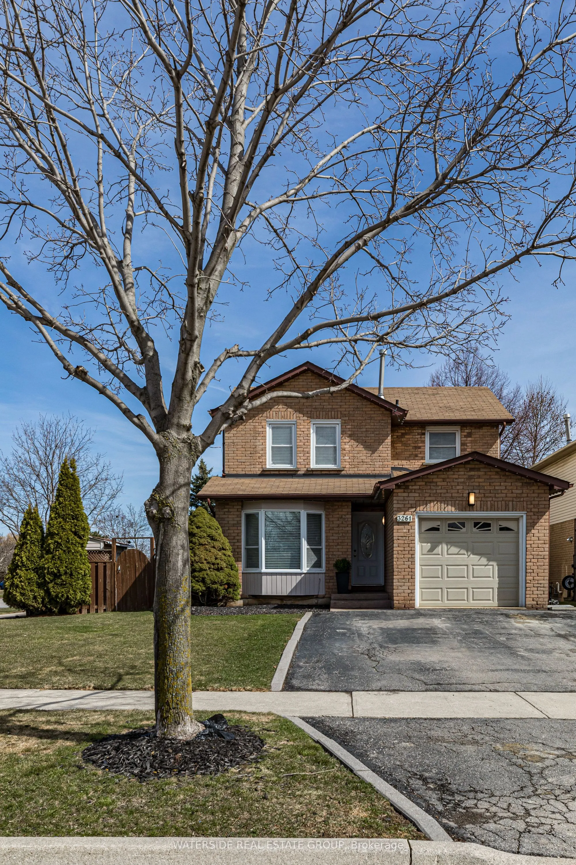 3261 Woodcroft Crescent, Burlington, ON L7M 3K8